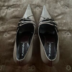 Planisphere pointed toe pumps